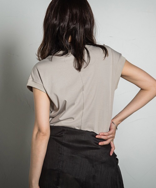 MAYSON GREY（メイソングレイ）の「リッタイシシュウロゴフレンチTシャツ≪手洗い可能≫（Tシャツ/カットソー・レディース・オフホワイト/チャコールグレー/ベージュ・M）」の5枚目の写真