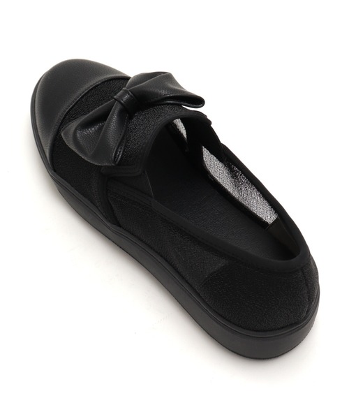 Feee(SHOES)(フィー)の「【軽量】グリッター素材のリボン付き スリッポンスニーカー/Feee(スリッポン・レディース・シルバー/ブラック・24.5cm/24.0cm/23.5cm/23.0cm/22.5cm)」の7枚目の写真