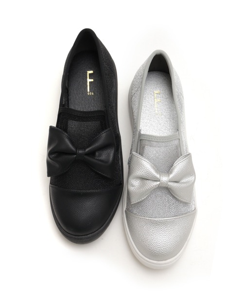 Feee(SHOES)(フィー)の「【軽量】グリッター素材のリボン付き スリッポンスニーカー/Feee(スリッポン・レディース・シルバー/ブラック・24.5cm/24.0cm/23.5cm/23.0cm/22.5cm)」の3枚目の写真