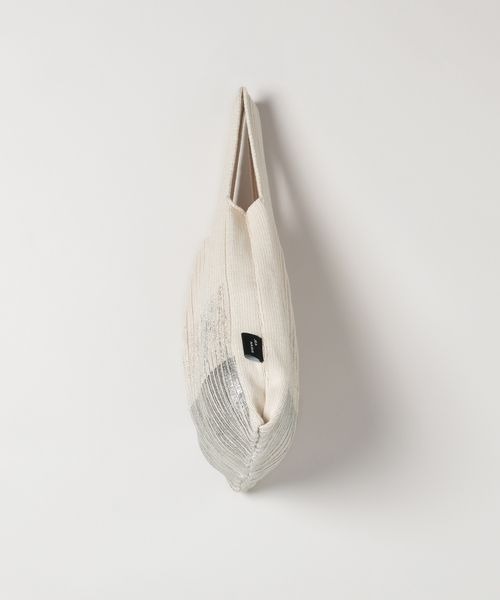 JEANASIS（ジーナシス）の「ポーチツキハクニットトート/140273（トートバッグ・レディース・ブラック系その他/ホワイト系その他・FREE）」の4枚目の写真