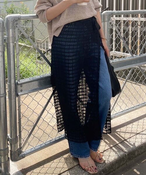 le.coeur blanc(ルクールブラン)の「格子柄レースラップレイヤードスカート(スカート・レディース・ブラック/オフホワイト・38)」の2枚目の写真