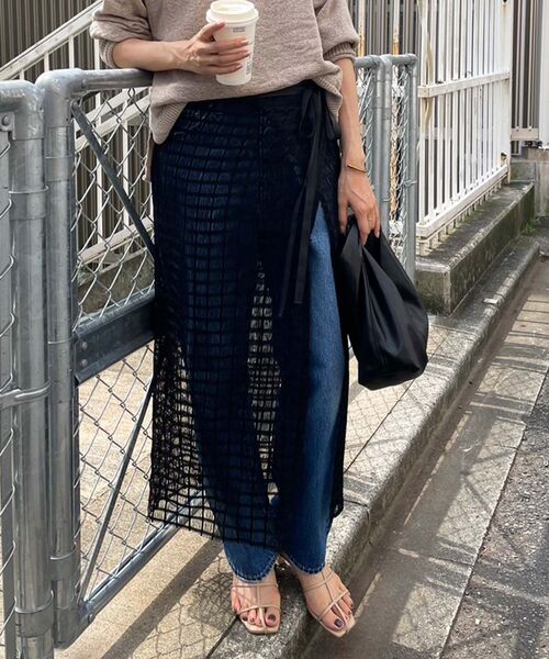 le.coeur blanc(ルクールブラン)の「格子柄レースラップレイヤードスカート(スカート・レディース・ブラック/オフホワイト・38)」の18枚目の写真