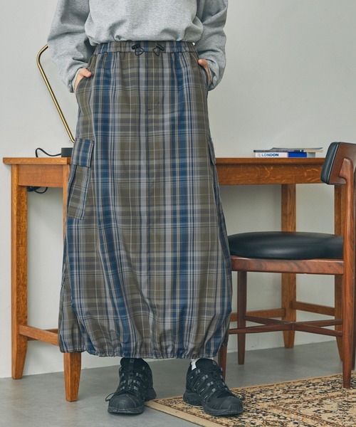 MONO-MART LADY'S（モノマートレディース）の「【セットアップ対応】バックスリット バルーン カーゴロングスカート（スカート・レディース・ブラック/ネイビー系/ネイビー・FREE）」の6枚目の写真