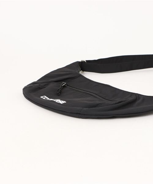 CONVERSE（コンバース）の「CONVERSE/コンバース　BANANA SHOULDER BAG（ショルダーバッグ・メンズ・ブラック/アイボリー/杢グレー・ONE SIZE）」の5枚目の写真