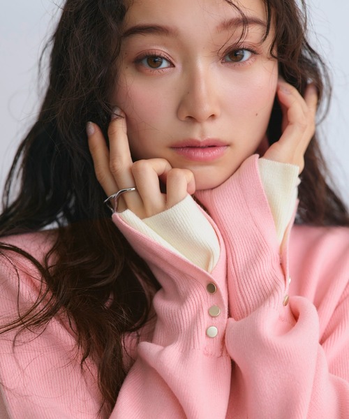 RUIRUE BOUTIQUE(ルイルエブティック)の「洗える | アンチピリング バイカラー ニット | 長袖 ニットトップス 体型カバー フリル袖 プチハイネック オフィスカジュアル 通勤服 お手入れ簡単 プルオーバー セーター(ニット/セーター・レディース・アイボリー/ブラック/ブルー/ピンク/イエロー・L/M)」の11枚目の写真