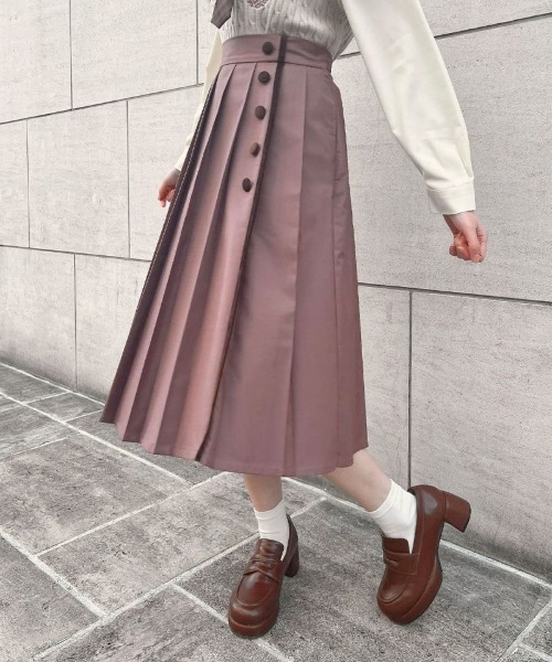 F i.n.t(フィント)の「別珍使い太プリーツスカート/fint(スカート・レディース・ブラウン/グレー・FREE)」の1枚目の写真