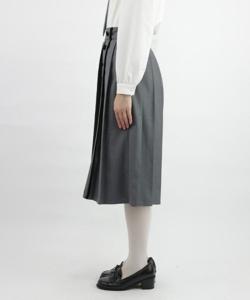 F i.n.t(フィント)の「別珍使い太プリーツスカート/fint(スカート・レディース・ブラウン/グレー・FREE)」の4枚目の写真