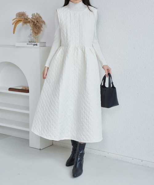 MAISON DE THERESE(メゾン ド テレーズ)の「秋冬キルティング ノースリーブロングワンピース(ワンピース・レディース・ブラック/アイボリー・FREE)」の1枚目の写真
