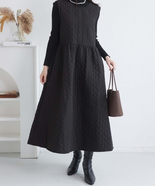 MAISON DE THERESE(メゾン ド テレーズ)の「秋冬キルティング ノースリーブロングワンピース(ワンピース・レディース・ブラック/アイボリー・FREE)」の6枚目の写真