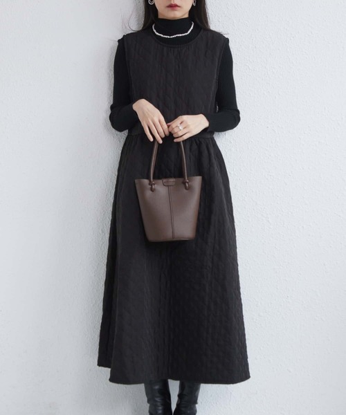 MAISON DE THERESE(メゾン ド テレーズ)の「秋冬キルティング ノースリーブロングワンピース(ワンピース・レディース・ブラック/アイボリー・FREE)」の8枚目の写真