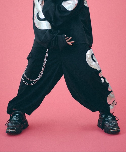 GALFY（ガルフィー）の「『GALFY/ガルフィー』ピッカピカのゆるゆるパンツ【Z】【Z】（その他パンツ・メンズ・パープル/サックスブルー/ブラック・XL/L）」の2枚目の写真