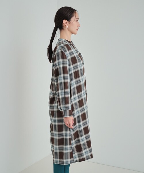 SHOO・LA・RUE（シューラルー）の「◆【洗える】着回しいろいろ 大人のためのチェックシャツワンピース（ワンピース・レディース・ブルー系1/モスグリーン系1/レッド系3・02/03/04）」の17枚目の写真
