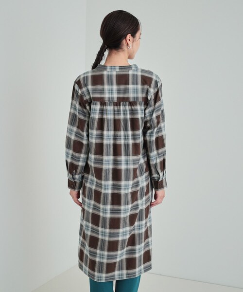 SHOO・LA・RUE（シューラルー）の「◆【洗える】着回しいろいろ 大人のためのチェックシャツワンピース（ワンピース・レディース・ブルー系1/モスグリーン系1/レッド系3・02/03/04）」の18枚目の写真