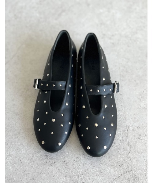 Re:EDIT（リエディ）の「[大きいサイズ]ラウンドトゥスタッズフラットシューズ（その他シューズ・レディース・ホワイト/ブラック・MEDIUM/LARGE/X-LARGE/SMALL）」の11枚目の写真