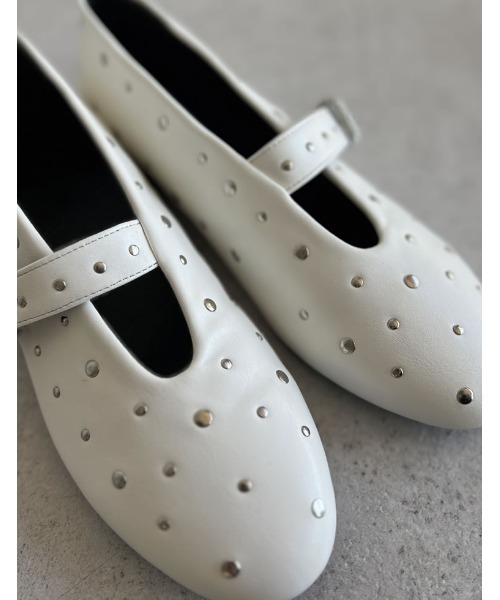 Re:EDIT（リエディ）の「[大きいサイズ]ラウンドトゥスタッズフラットシューズ（その他シューズ・レディース・ホワイト/ブラック・MEDIUM/LARGE/X-LARGE/SMALL）」の15枚目の写真