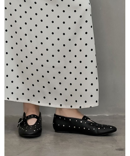 Re:EDIT（リエディ）の「[大きいサイズ]ラウンドトゥスタッズフラットシューズ（その他シューズ・レディース・ホワイト/ブラック・MEDIUM/LARGE/X-LARGE/SMALL）」の5枚目の写真