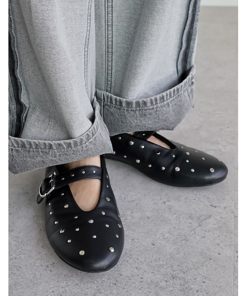 Re:EDIT（リエディ）の「[大きいサイズ]ラウンドトゥスタッズフラットシューズ（その他シューズ・レディース・ホワイト/ブラック・MEDIUM/LARGE/X-LARGE/SMALL）」の4枚目の写真
