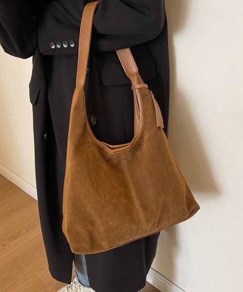 mebole（メボレ）の「ベルベットワンショルダートート（トートバッグ・レディース・ブラウン/ダークブラウン/ブラック/キャメル・FREE）」の4枚目の写真