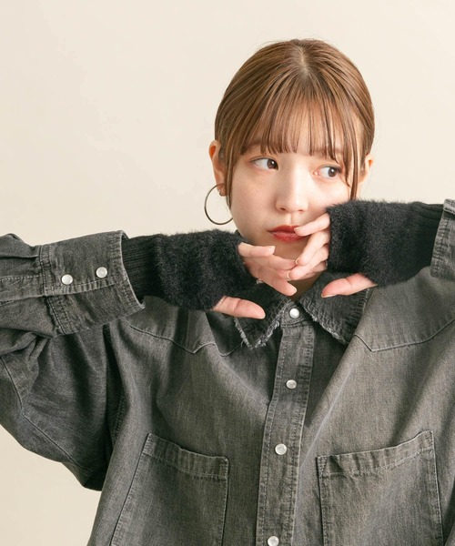 KBF（ケイビーエフ）の「ファーアームウォーマー（手袋・レディース・レッド/ホワイト/ブラック・ONE）」の2枚目の写真