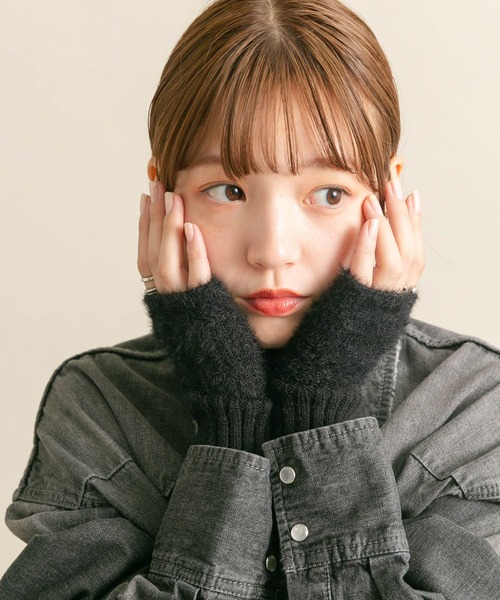 KBF（ケイビーエフ）の「ファーアームウォーマー（手袋・レディース・レッド/ホワイト/ブラック・ONE）」の8枚目の写真