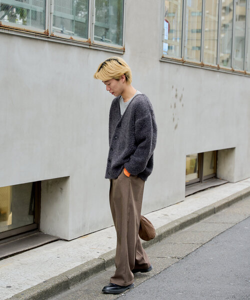 WHIMSIC(ウィムジック)の「【UNISEX】フェザーヤーンニットカーディガン(カーディガン/ボレロ・レディース・グレー/チャコールグレー/ブラウン・FREE)」の6枚目の写真