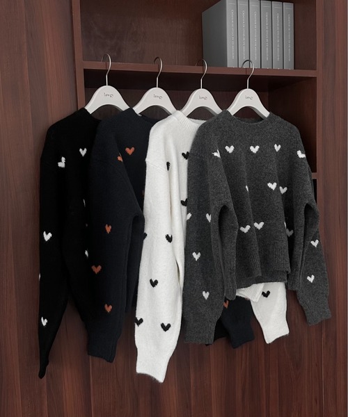 lawgy（ラウジー）の「drop shoulder soft touch heart knit / ドロップショルダーソフトタッチハートニット（ニット/セーター・レディース・グレー/アイボリー/ブラック/ネイビー・FREE）」の2枚目の写真