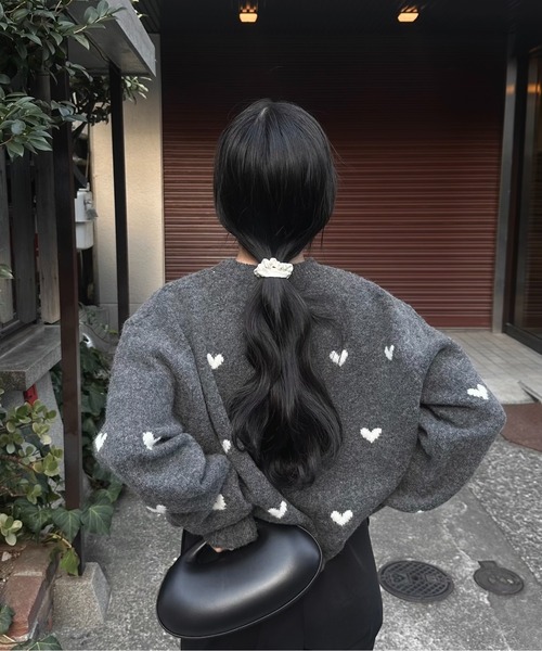lawgy（ラウジー）の「drop shoulder soft touch heart knit / ドロップショルダーソフトタッチハートニット（ニット/セーター・レディース・グレー/アイボリー/ブラック/ネイビー・FREE）」の9枚目の写真