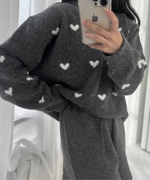 lawgy（ラウジー）の「drop shoulder soft touch heart knit / ドロップショルダーソフトタッチハートニット（ニット/セーター・レディース・グレー/アイボリー/ブラック/ネイビー・FREE）」の7枚目の写真