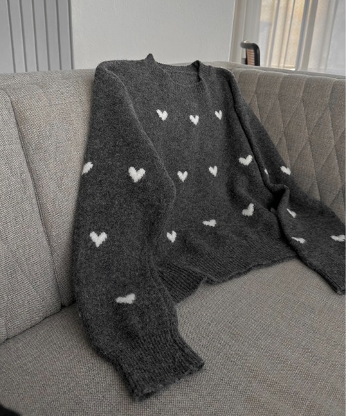 lawgy（ラウジー）の「drop shoulder soft touch heart knit / ドロップショルダーソフトタッチハートニット（ニット/セーター・レディース・グレー/アイボリー/ブラック/ネイビー・FREE）」の6枚目の写真