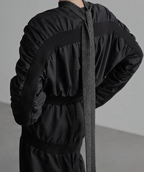 chuclla（チュクラ）の「【CHENTAITAI】ギャザースリーブ ジップブルゾン CTW24a020（ブルゾン・レディース・ブラック/ベージュ・FREE）」の4枚目の写真