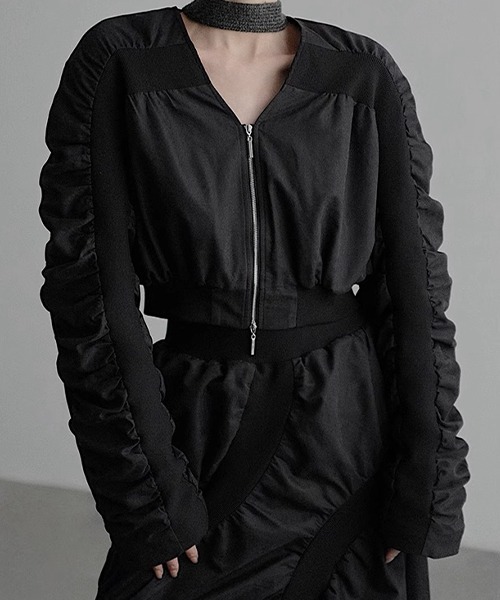 chuclla（チュクラ）の「【CHENTAITAI】ギャザースリーブ ジップブルゾン CTW24a020（ブルゾン・レディース・ブラック/ベージュ・FREE）」の7枚目の写真