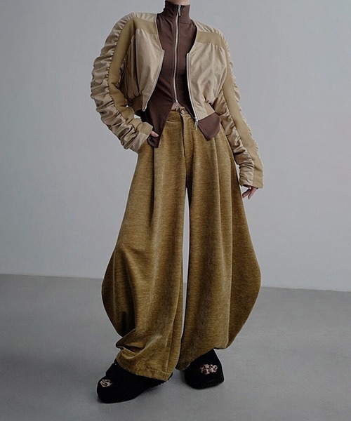 chuclla（チュクラ）の「【CHENTAITAI】ギャザースリーブ ジップブルゾン CTW24a020（ブルゾン・レディース・ブラック/ベージュ・FREE）」の16枚目の写真