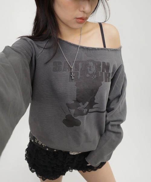 シャーロットリメイクオフショルスウェット（スウェット）｜WHO'S WHO gallery（フーズフーギャラリー）