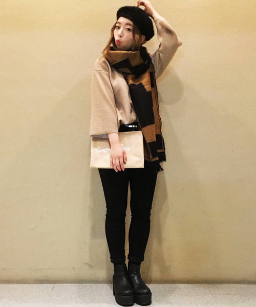 WHO'S WHO gallery（フーズフーギャラリー）の「【CORNILLON】パネルストール（マフラー・レディース・ブラック/ブラウン/ネイビー・FREE）」の10枚目の写真