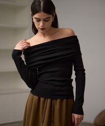 MIELI INVARIANT | Smooth Soft Off Shoulder Tops(ニット/セーター)