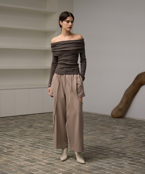 MIELI INVARIANT(ミエリインヴァリアント)の「Smooth Soft Off Shoulder Tops(ニット/セーター・レディース・ブラック/グレー/グレー系その他/ブラウン・FREE)」の8枚目の写真