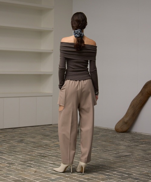 MIELI INVARIANT(ミエリインヴァリアント)の「Smooth Soft Off Shoulder Tops(ニット/セーター・レディース・ブラック/グレー/グレー系その他/ブラウン・FREE)」の10枚目の写真