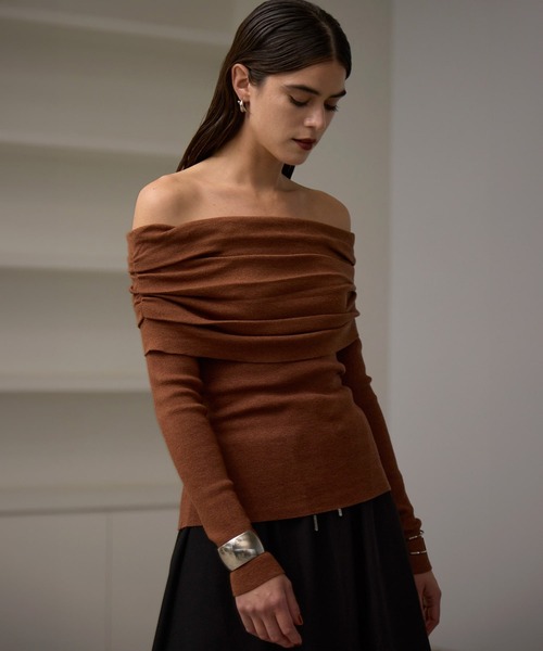 MIELI INVARIANT(ミエリインヴァリアント)の「Smooth Soft Off Shoulder Tops(ニット/セーター・レディース・ブラック/グレー/グレー系その他/ブラウン・FREE)」の12枚目の写真