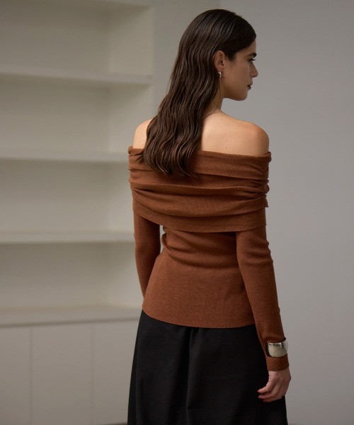 MIELI INVARIANT(ミエリインヴァリアント)の「Smooth Soft Off Shoulder Tops(ニット/セーター・レディース・ブラック/グレー/グレー系その他/ブラウン・FREE)」の13枚目の写真