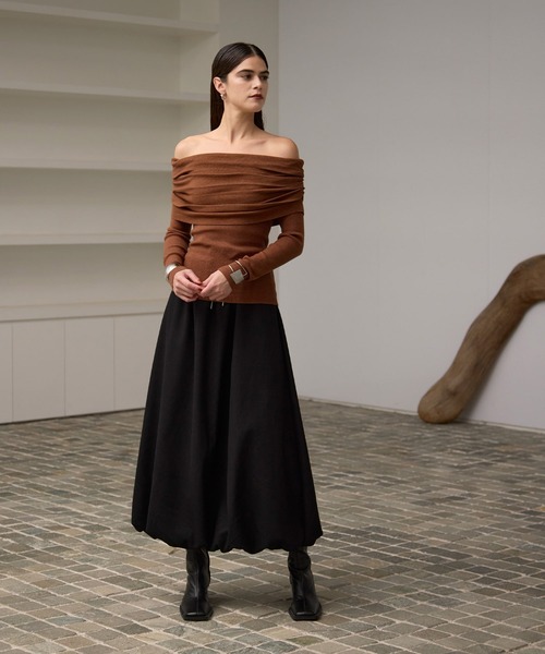 MIELI INVARIANT(ミエリインヴァリアント)の「Smooth Soft Off Shoulder Tops(ニット/セーター・レディース・ブラック/グレー/グレー系その他/ブラウン・FREE)」の14枚目の写真