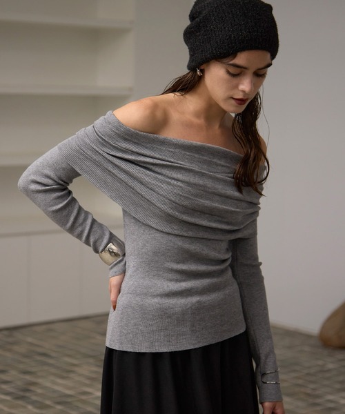 MIELI INVARIANT(ミエリインヴァリアント)の「Smooth Soft Off Shoulder Tops(ニット/セーター・レディース・ブラック/グレー/グレー系その他/ブラウン・FREE)」の15枚目の写真