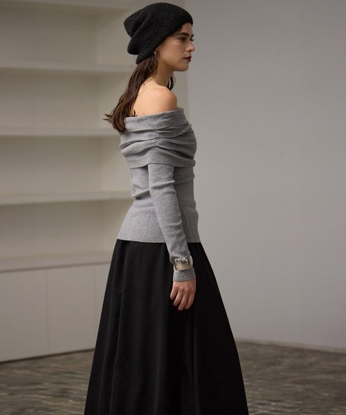 MIELI INVARIANT(ミエリインヴァリアント)の「Smooth Soft Off Shoulder Tops(ニット/セーター・レディース・ブラック/グレー/グレー系その他/ブラウン・FREE)」の16枚目の写真
