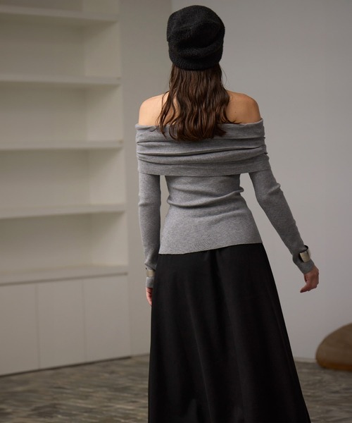 MIELI INVARIANT(ミエリインヴァリアント)の「Smooth Soft Off Shoulder Tops(ニット/セーター・レディース・ブラック/グレー/グレー系その他/ブラウン・FREE)」の17枚目の写真