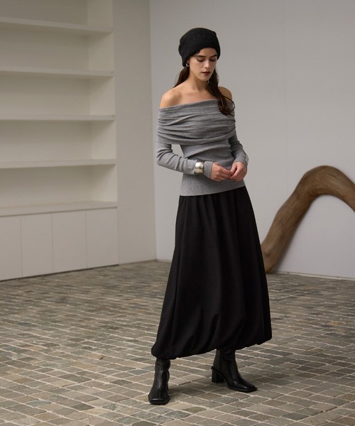 MIELI INVARIANT(ミエリインヴァリアント)の「Smooth Soft Off Shoulder Tops(ニット/セーター・レディース・ブラック/グレー/グレー系その他/ブラウン・FREE)」の18枚目の写真