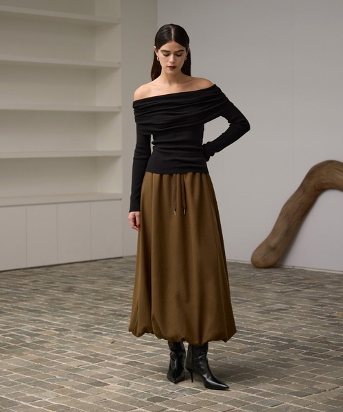 MIELI INVARIANT(ミエリインヴァリアント)の「Smooth Soft Off Shoulder Tops(ニット/セーター・レディース・ブラック/グレー/グレー系その他/ブラウン・FREE)」の20枚目の写真