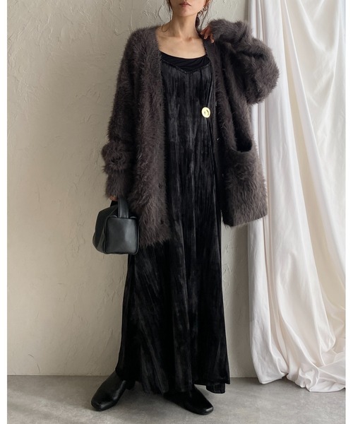 She's Closet(シーズクローゼット)の「金ボタンブローチ付き総柄ロング丈ワッシャープリーツベロアキャミワンピース(ワンピース・レディース・カーキ/ブラック/ブラウン・FREE)」の10枚目の写真