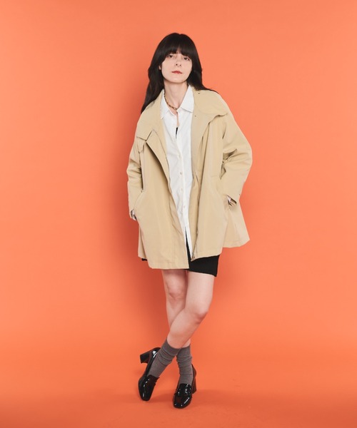 Shelly island(シェリーアイランド)の「スタンドカラーミドルトレンチコート(トレンチコート・レディース・ベージュ/カーキ・FREE)」の3枚目の写真