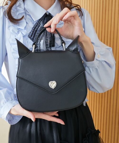 MAJESTIC LEGON(マジェスティックレゴン)の「ネコ型ショルダーバッグ(ショルダーバッグ・レディース・ブラック/アイボリー・FREE)」の1枚目の写真