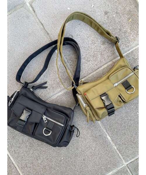 MURUA(ムルーア)の「【WEB限定】メニーポケットショルダーバッグ(ショルダーバッグ・レディース・カーキ/ブラック・FREE)」の5枚目の写真