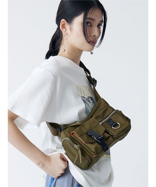 MURUA(ムルーア)の「【WEB限定】メニーポケットショルダーバッグ(ショルダーバッグ・レディース・カーキ/ブラック・FREE)」の6枚目の写真